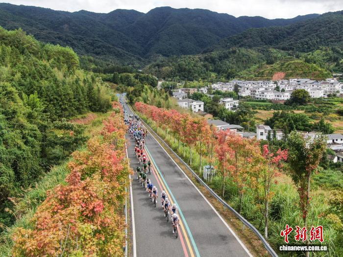 AAA, 景秀美的东, 公路上经过 AAA, 景秀美的东, 公路上经过