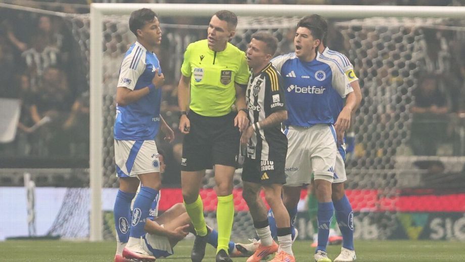 次犯错, 随后, 主裁判保罗