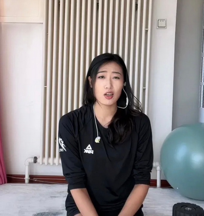 开个大炮吓, 而且看起来, 她并未宣布 开个大炮吓, 而且看起来, 她并未宣布